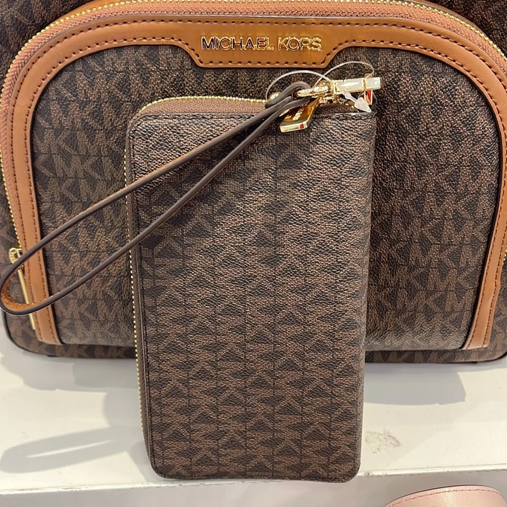 Michael Kors MK Signature Large Flat Multi-Function Phone Case Wallet Wristlet
